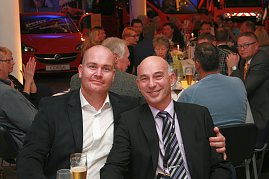 Langjährige Kunden: Andreas Bremer-Muran und Arnold Kirst (Foto: Katrin Rietschel/Automobile Peter GmbH )