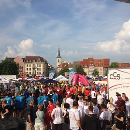 Tausende Menschen füllten den Erfurter Domplatz. (Foto: privat)