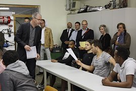 Impressionen vom Ramelow-Besuch zur Zeugnisübergabe in der Peter-Flüchtlingsklasse. (Foto: Jung/Autohaus Peter)