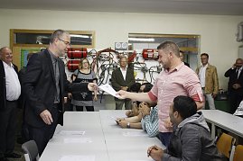 Impressionen vom Ramelow-Besuch zur Zeugnisübergabe in der Peter-Flüchtlingsklasse. (Foto: Jung/Autohaus Peter)