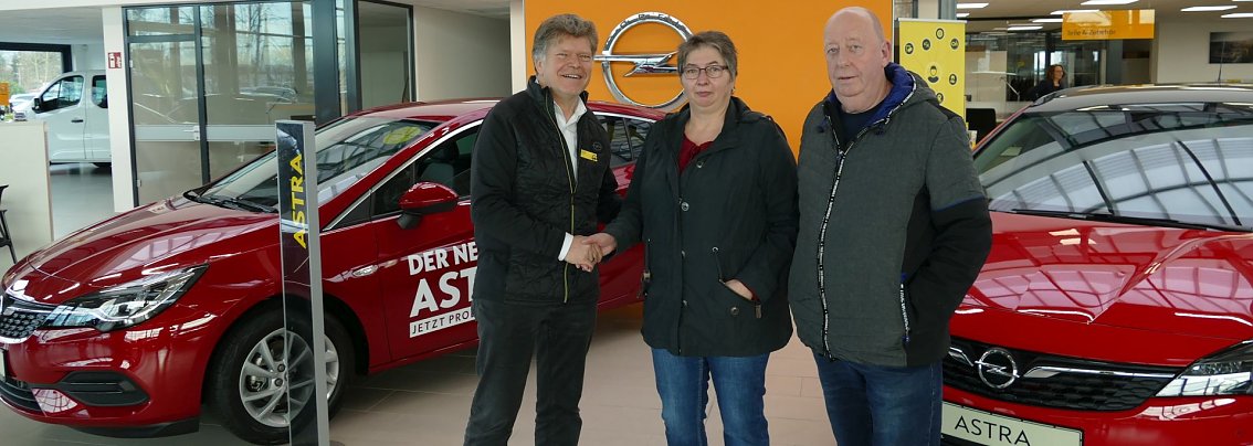 "Willkommen zum Angrillen", begrüßte OPEL-Centerleiter Achit Tölle in Nordhausen die Kunden.