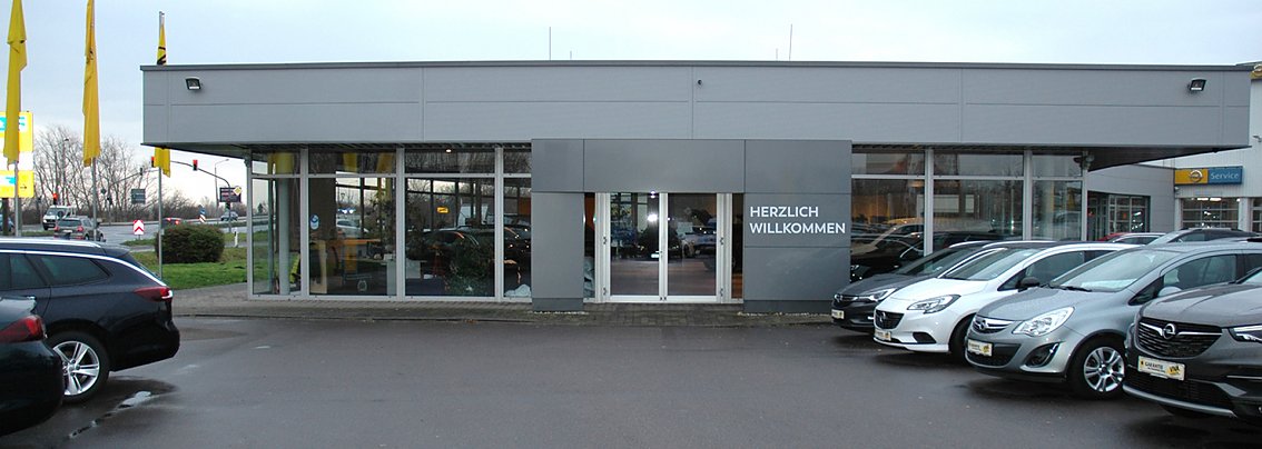Aussenansicht des Autohauses in Halle-Neustadt /G&ouml;ttinger Bogen