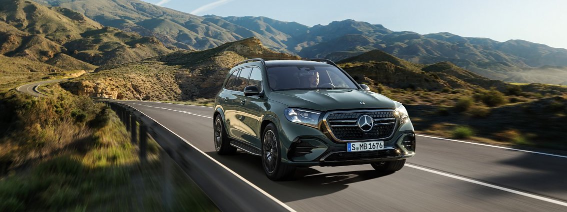 Man sieht den neuen Mercedes-Benz GLS.