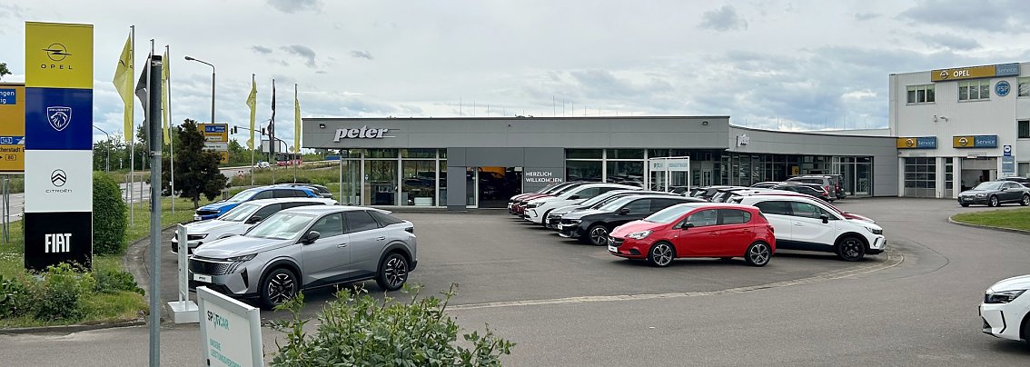 Aussenansicht des Autohauses in Halle-Neustadt /G&ouml;ttinger Bogen