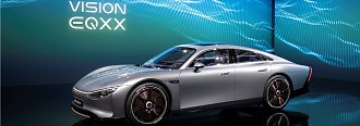 Der VISION EQXX zeigt, wie sich Mercedes-Benz die Zukunft des Elektroautos vorstellt. Das Auto hat eine Reichweite von mehr als 1.000 Kilometern und einen Energieverbrauch von weniger als 10 kWh pro 100 Kilometer. Der VISION EQXX steht für neue Maßstäbe hinsichtlich Energieeffizienz und Reichweite im realen Straßenverkehr sowie für die revolutionäre Entwicklung von Elektroautos. (Mercedes-Benz AG)