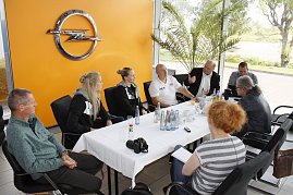 Impressionen von der Pressekonferenz im Opel-Autohaus der Peter-Gruppe (Foto: Fischer/Autohaus Peter)