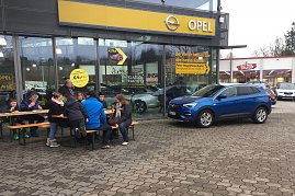 Auch in Osterode zog das Angrillen viele Kunden in unser Opel-Haus. (Foto: S. Blass/Autohaus Peter)