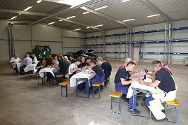 Mittagessen für unser Service-24-Stunden-Team und alle Service-Kollegen (Foto: Fischer/Autohaus Peter)