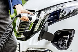 Mercedes-Benz EQV (Stromverbrauch kombiniert: 27,0 kWh/100 km; CO2-Emissionen kombiniert: 0 g/km, Angaben vorläufig) (Foto: Daimler AG)