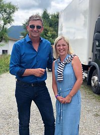 Im Sommer war Danny Kindervater mit seiner Familie am Set und traf dort Hans Sigl.