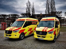 Übergabe von zwei Rettungsfachzeugen des Typs Mercedes-Sprinter