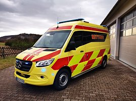 Übergabe von zwei Rettungsfachzeugen des Typs Mercedes-Sprinter