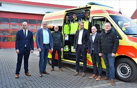 Übergabe von zwei Rettungsfachzeugen des Typs Mercedes-Sprinter