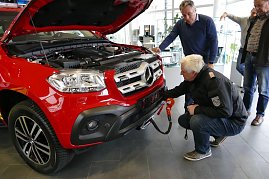 Übergabe des Kommando-Einsatzwagens