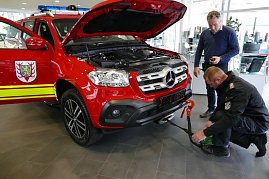 Übergabe des Kommando-Einsatzwagens