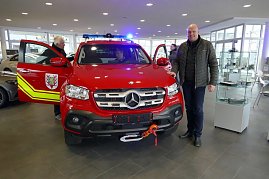 Übergabe des Kommando-Einsatzwagens