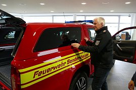 Übergabe des Kommando-Einsatzwagens