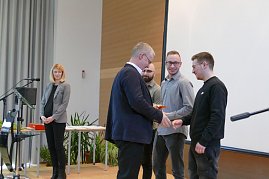 Zeugnisübergabe an unsere Mechatroniker-Gesellen