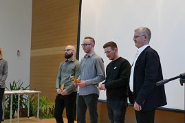 Zeugnisübergabe an unsere Mechatroniker-Gesellen