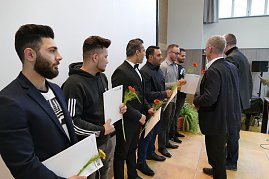 Zeugnisübergabe an unsere Mechatroniker-Gesellen