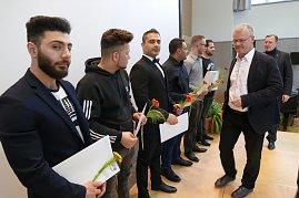 Zeugnisübergabe an unsere Mechatroniker-Gesellen