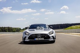 Mercedes-AMG GT Black Series (Kraftstoffverbrauch kombiniert: 12,8 l/100 km, CO2-Emissionen kombiniert: 292 g/km), 2020, Exterieur, Rennstrecke, dynamisch, Front, hightechsilber (Foto: Mercedes-Benz AG)