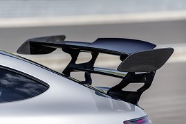 Mercedes-AMG GT Black Series (Kraftstoffverbrauch kombiniert: 12,8 l/100 km, CO2-Emissionen kombiniert: 292 g/km), 2020, Exterieur, Rennstrecke, dynamisch, Front, hightechsilber (Foto: Mercedes-Benz AG)