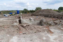 BAUSTELLEN UPDATE - riesige Stahltanks wurden aus dem kontaminierten Boden geholt