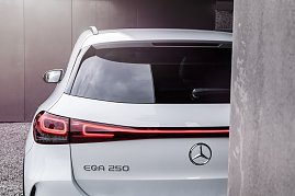 Der neue EQA [EQA 250 (Stromverbrauch kombiniert: 15,7 kWh/100 km; CO2-Emissionen kombiniert: 0 g/km)] (Foto: Mercedes-Benz AG)