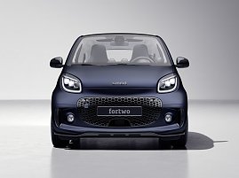 smart EQ fortwo edition bluedawn [Stromverbrauch kombiniert: 16,0 kWh/100 km; CO2-Emissionen kombiniert: 0 g/km*] (Foto: Mercedes-Benz AG)