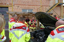 Interessiert verfolgen die Teilnehmer der Schulung die Ausf&uuml;hrungen von Sandro Hertel.