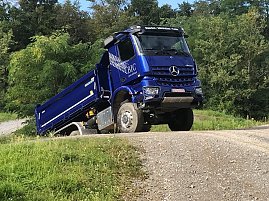 Eindr&uuml;cke vom Fahrzeugtest unter m&ouml;glichen Extrembedingungen einer Baustelle. Besondere Herausforderung: verschlei&szlig;freies Anhalten und Anfahren am Berg.
