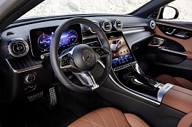 Mercedes-Benz C-Klasse All Terrain; Exterieur: designo opalithweiß bright, AVANTGARDE, Night-Paket; Interieur: Leder sienabraun (Foto: Mercedes-Benz AG)