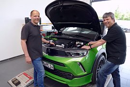 Die Serviceberater René Lange und Klaus Penthin sind die erste Ansprechpartner für Opel-Service-Kunden in Nordhausen.  (Foto: Fischer/Autohaus Peter)