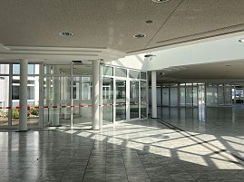 leere Ausstellungshalle