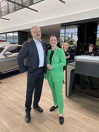 Weinakademiker Andr&eacute; Pf&uuml;tzner und Gesch&auml;ftsf&uuml;hrerin Christina Dost