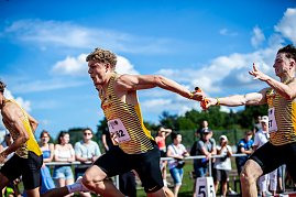 INT. NORDTHÜRINGER LEICHTATHLETIKMEETING - SONDERSHAUSEN