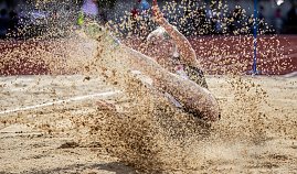 INT. NORDTHÜRINGER LEICHTATHLETIKMEETING - SONDERSHAUSEN