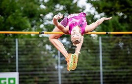 INT. NORDTHÜRINGER LEICHTATHLETIKMEETING - SONDERSHAUSEN