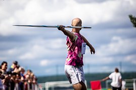 INT. NORDTHÜRINGER LEICHTATHLETIKMEETING - SONDERSHAUSEN
