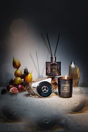 Auf den Bildern sind einzelne Produkte der neuen Mercedes-Benz Herbst/Winter Collection zu sehen in einem passenden Ambiente. (Foto: Mercedes-Benz AG)