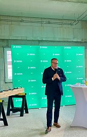 Mario Voigt spricht zu den Gästen