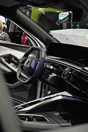 Innenraumansicht eines modernen Peugeot.