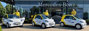 Freuen sich &uuml;ber die smart EQ fortwo (von links): Philipp Deppe, Elke Deppe-Stark und Carsten Koithahn vom Sanit&auml;tshaus Deppe in Northeim. Ab heute machen sie mobil � elektromobil.  