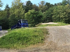 Eindr&uuml;cke vom Fahrzeugtest unter m&ouml;glichen Extrembedingungen einer Baustelle. Besondere Herausforderung: verschlei&szlig;freies Anhalten und Anfahren am Berg.