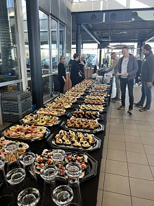 Man sieht das Frühstücksbuffet.