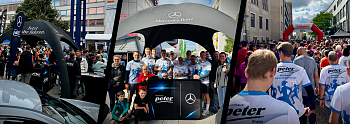 Impressionen des 26. Dessauer CityRun. Der Banner zeigt ein Bild vom vollen Autohaus Peter Stand, vom #TeamPeter und von unserem Lauf Team beim Firmenlauf.  (Autohaus Peter GmbH)