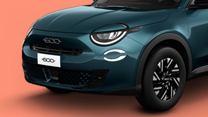 Detailaufnahmen eines blauen Fiat 600: Frontansicht