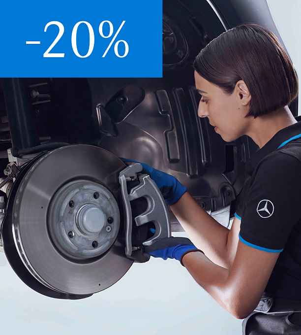 20% Aktion. Frau bei Arbeiten an einer Bremsanlage und Autohaus Peter Mitarbeiter bei der Durchführung eines Service