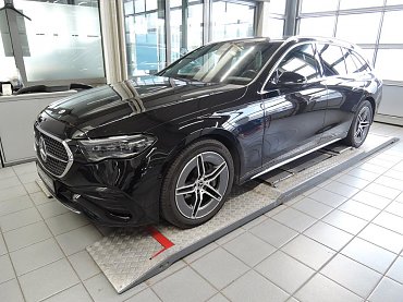 Mercedes-Benz E 220 d T AMG/19/Digital/360°K/Distronic/AHK/. Mercedes-Benz E 220 d T AMG/19/Digital/360°K/Distronic/AHK/